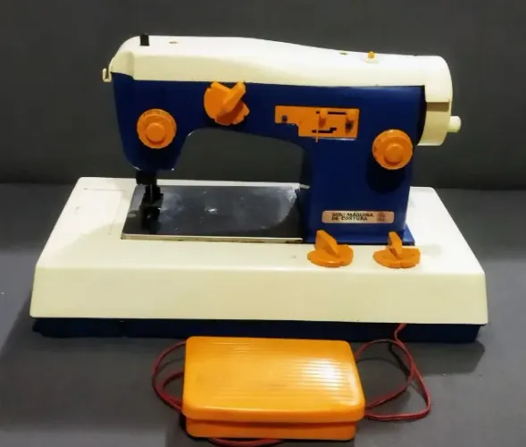 Brinquedo Vintage - Mini Máquina de Costura Estrela - Década de 80