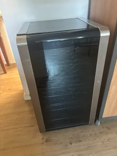 Adega Electrolux ACS33 - 33 Garrafas - Bom Estado - 127V