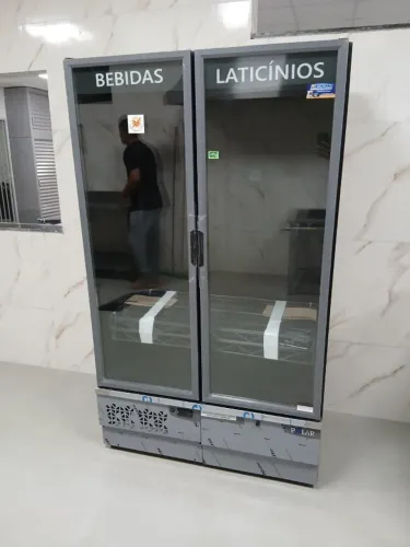 EXPOSITOR VERTICAL PARA RESFRIADOS 2 PORTAS POLAR NOVA