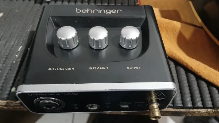 Interface de áudio Behringer uphoria Um2