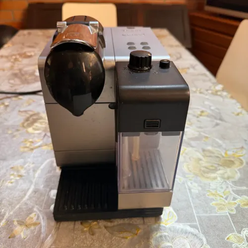 Cafeteira Nespresso Delonghi
