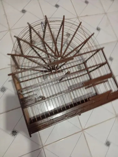 Gaiola para pássaro grande