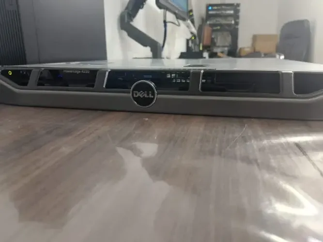 Servidor Dell Poweredge R230 Xeon E3-1220 v6 (Usado)