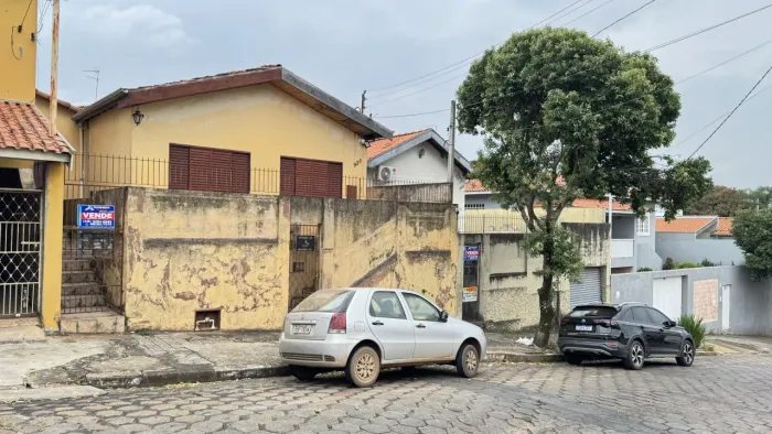 Casa à venda no Centro de Tatuí com excelente localização - Interior de SP
