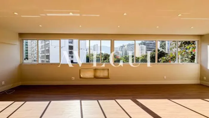 Ipanema na Quadra da Praia em Ipanema - 138m², 4 quartos e 2 Vagas