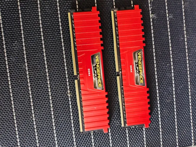 Memória Ram Vengeance LPX DDR4 4GB