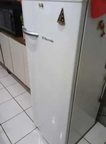 Geladeira Electrolux Branca Impecável!!! Em Pleno Uso e funcionamento.