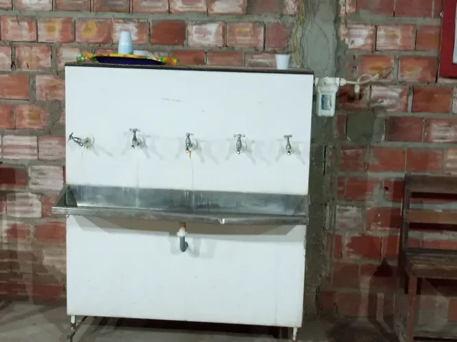 Bebedouro 5 bicas com filtro - oportunidade