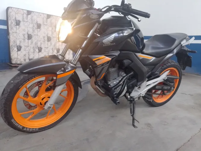 Vendo CB250 twister 2021/2021 com 55,750 km rodados