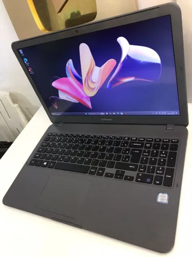 SAMSUNG INTEL CORE I3-7020 SÉTIMA GERAÇÃO 4GB RAM SSD 120GB TELA DE 15.6 FULL HD