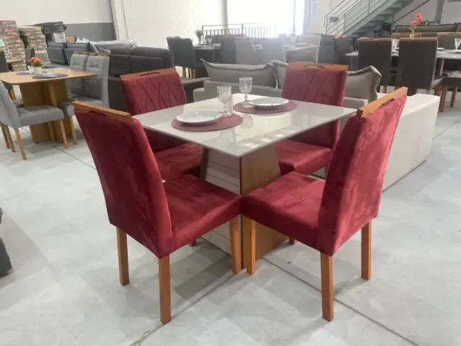 MESA QUADRADA COM 4 CADEIRAS 0,90X0,90