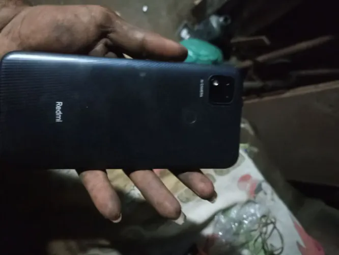 Vendo redmi 9 128gb 6ram só um trinco tem caixa faço entrega