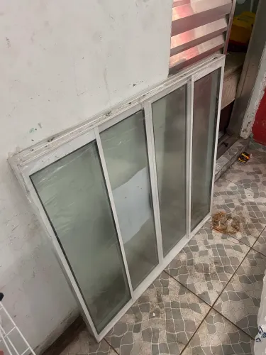 Janela 1x1 Nova no plástico 