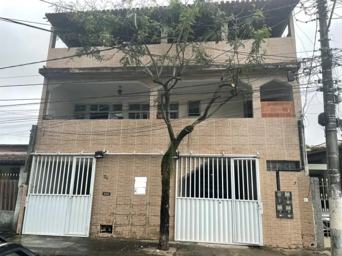 Vendo Prédio residencial no Bairro Republica com 3 pavimentos com 22 placas solares