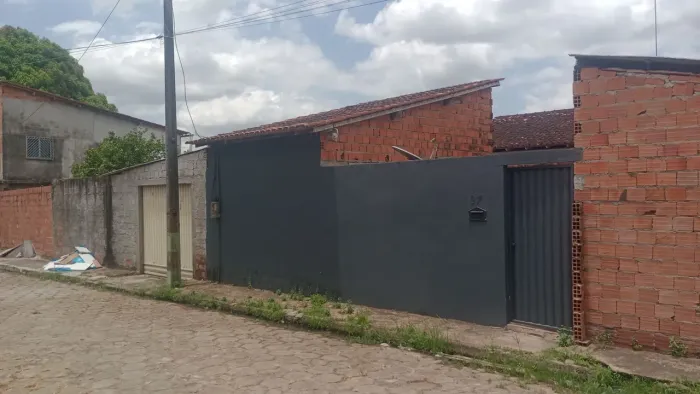 Alugo casa pequeno