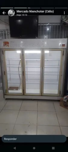 Expositor três portas!!! LEIA DESCRIÇÃO!!!