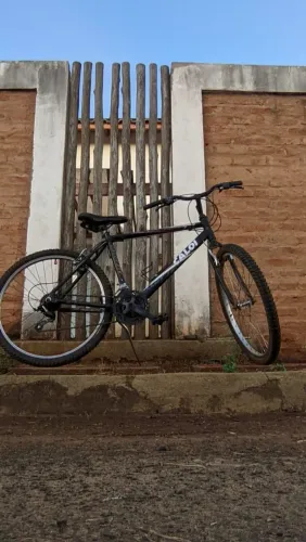 Bicicleta Caloi aro 26 de aluminio com marchas