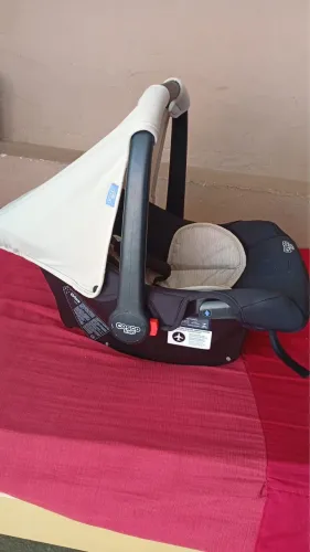 Carrinho de bebê +bebê conforto