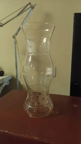 Par de donzelas de vidro, lapidadas em cristal.