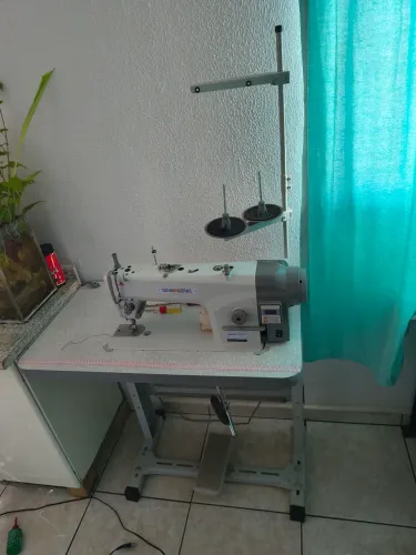Máquina de costura megamak 