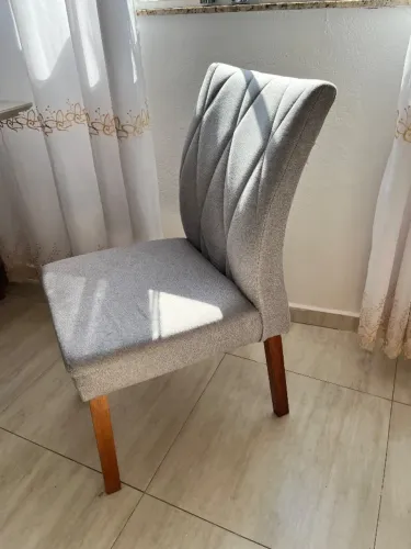 4 cadeiras para mesa de Jantar (pouco tempo de uso) Valor para as 04 cadeiras.