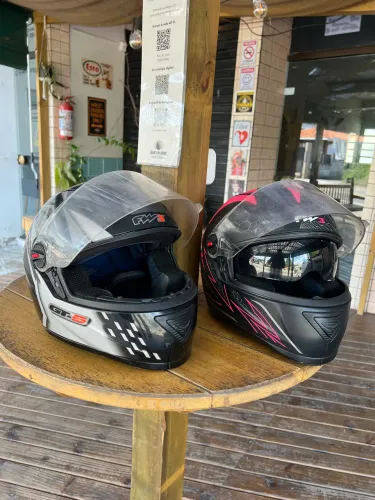 Capacete de moto 2x R$200