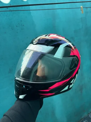 Vendo capacete usado