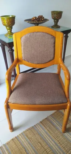 Poltrona antiga de madeira maciça