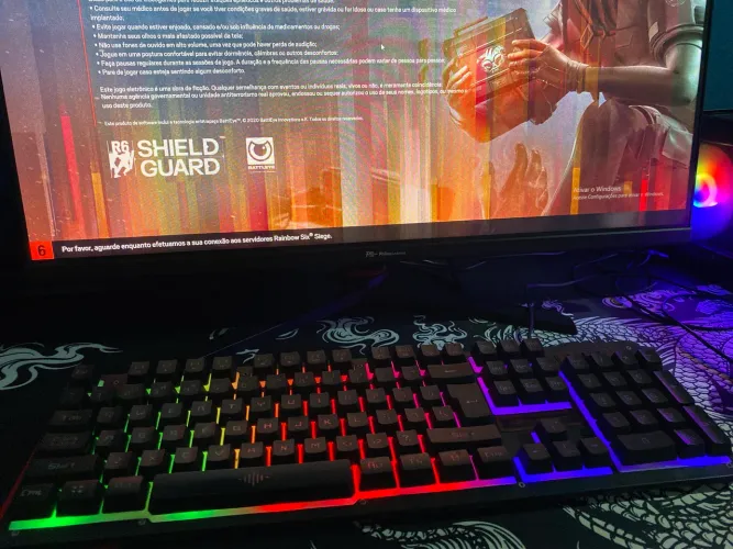 Teclado Gamer 100% com RGB