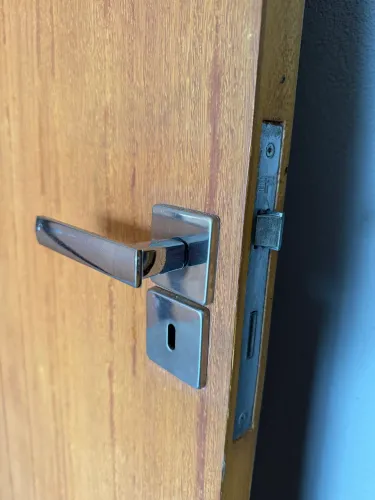 Portas de madeira com Fechadura
