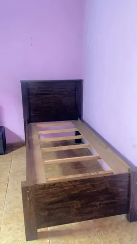 CAMA SOLTEIRO SEMI NOVA / SUCUPIRA