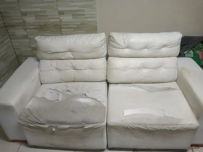 Vendo esse sofá para reforma.  Não está quebrado.