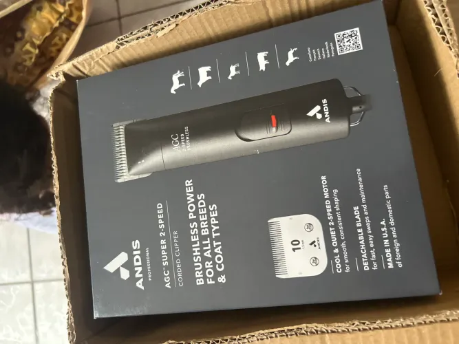Máquina de tosa na caixa 
