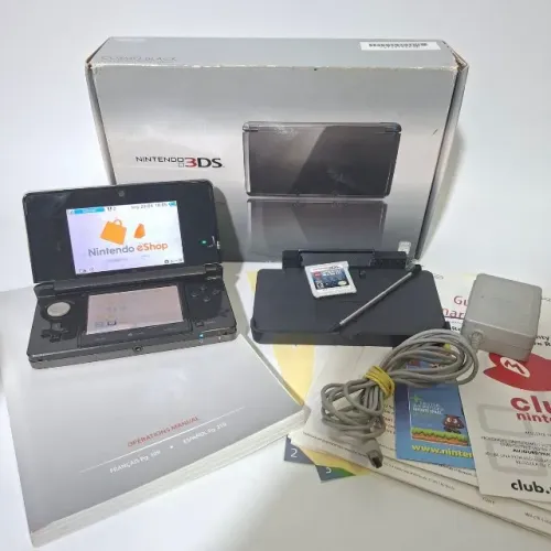 Nintendo 3DS preto na caixa com jogo lego star wars