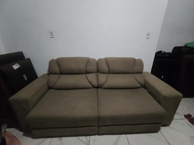 Sofá retratil e reclinado material Suede conservado