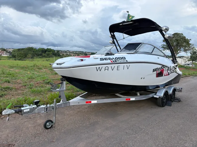 Lancha Sea doo Wake 210  jet boat 