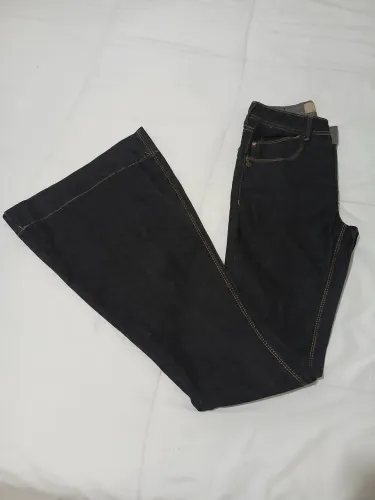 Calça jeans flare número 34