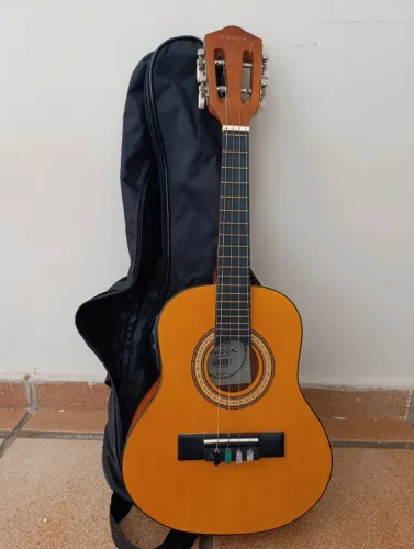 Cavaquinho Elétrico marca VOGGA