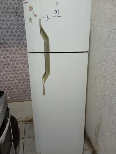 Vendo geladeira Eletrolux 100%funcionando