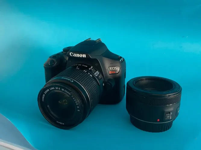 Canon EOS Rebel T7  + Lente 50mm f/1.8 + Lente 18-55mm