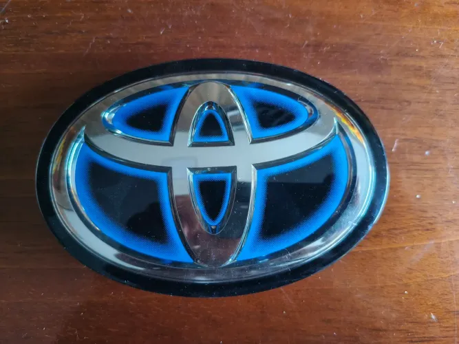 Emblema do Corolla híbrido 2024/26