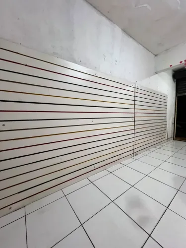 Painel Canaletado MDF com Canaletas para Ganchos e Araras