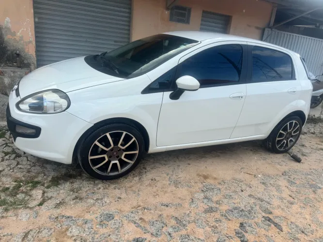 Fiat Punto Attractive 1.4 Fire Flex 8V 5P 2013