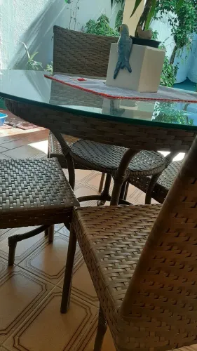 Conjunto de mesa e cadeiras
