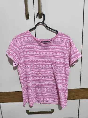 Blusa rosa BabyDoll com listras geométricas 