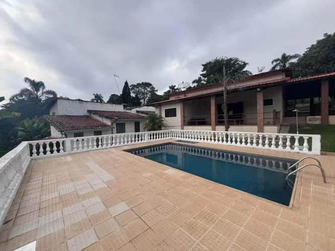 Chácara na Zona Rural Guararema | 3 quartos, piscina e área verde