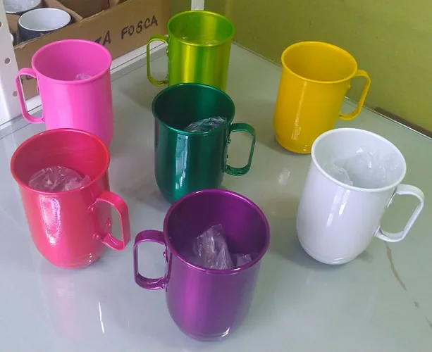 Canecas coloridas em Alumínio