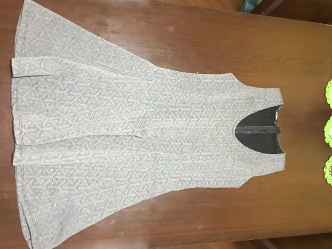 vestido cinza