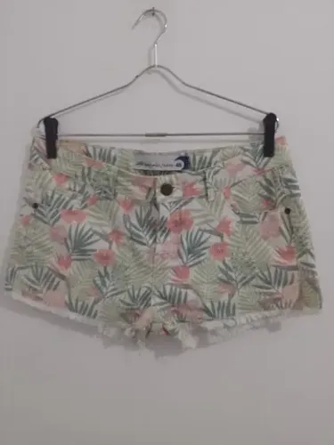 Shortinho jeans estampado mahalo