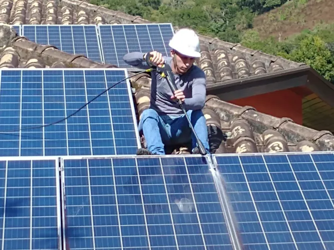 Energia solar, instalação limpeza e manutenção